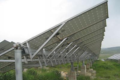 تطبيقات المشغلات الخطية في أنظمة الطاقة الشمسية